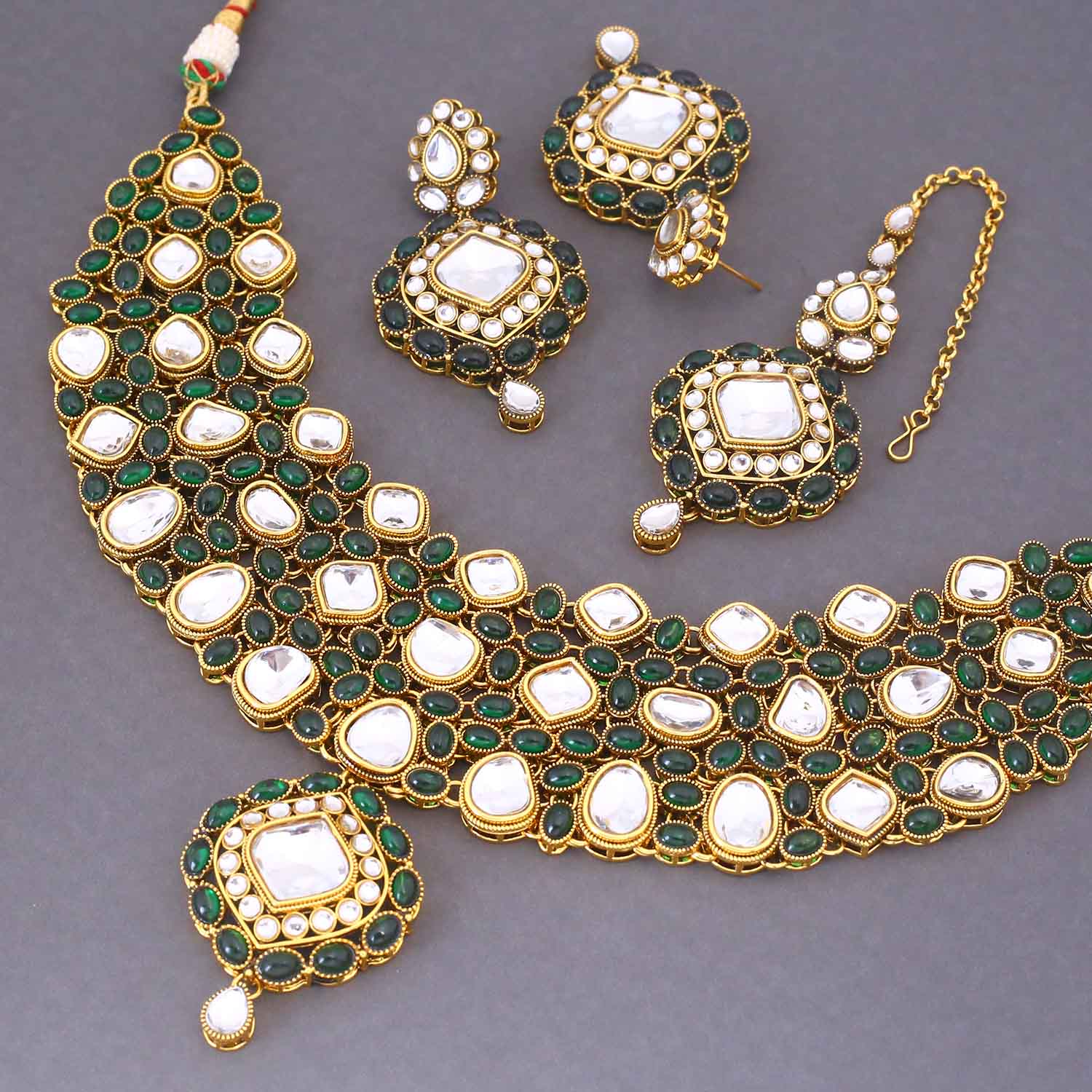 Emerald Priyamvada Kundan Jewellery Set - Image 4