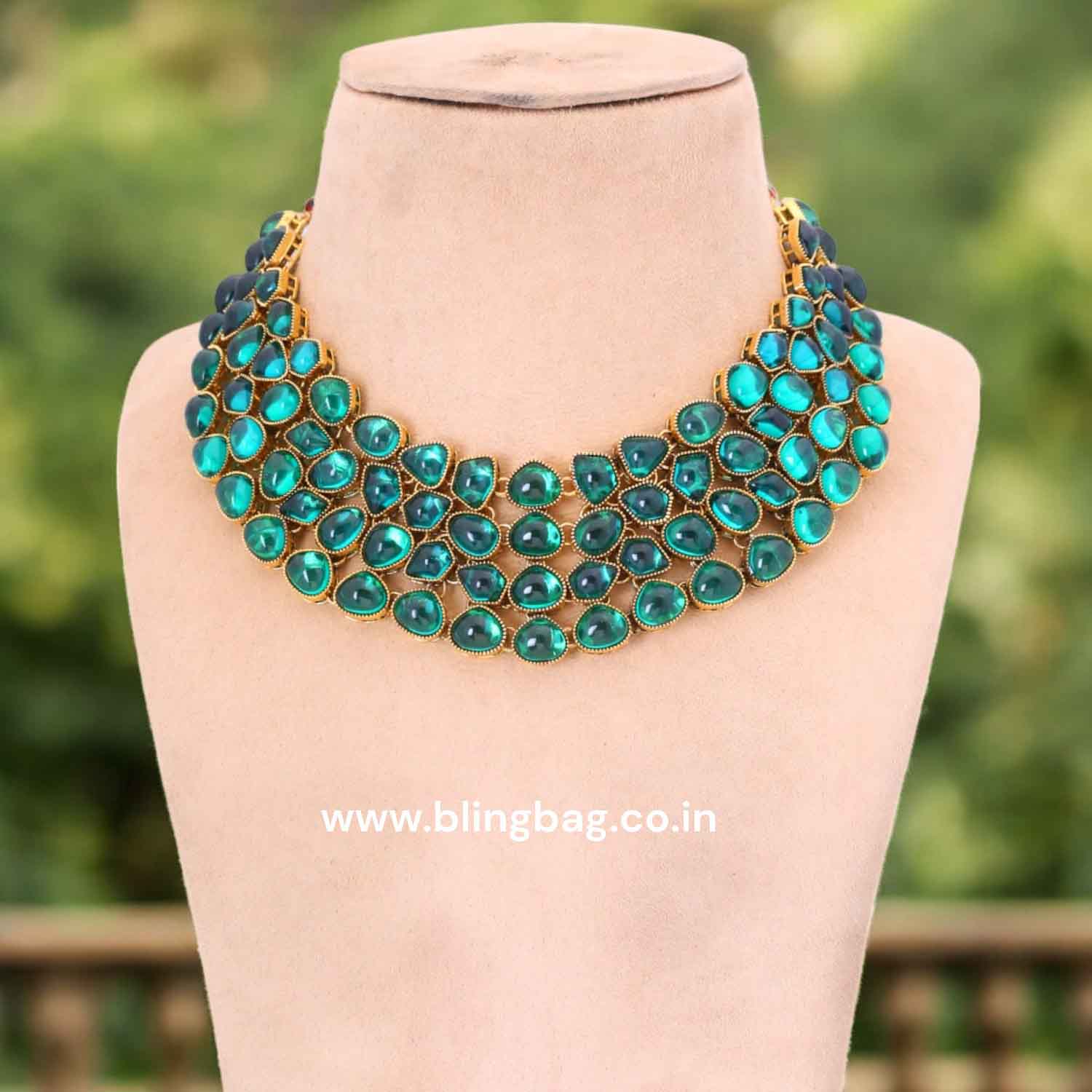 Emerald Aadarshini Kundan Jewellery Set - Image 2