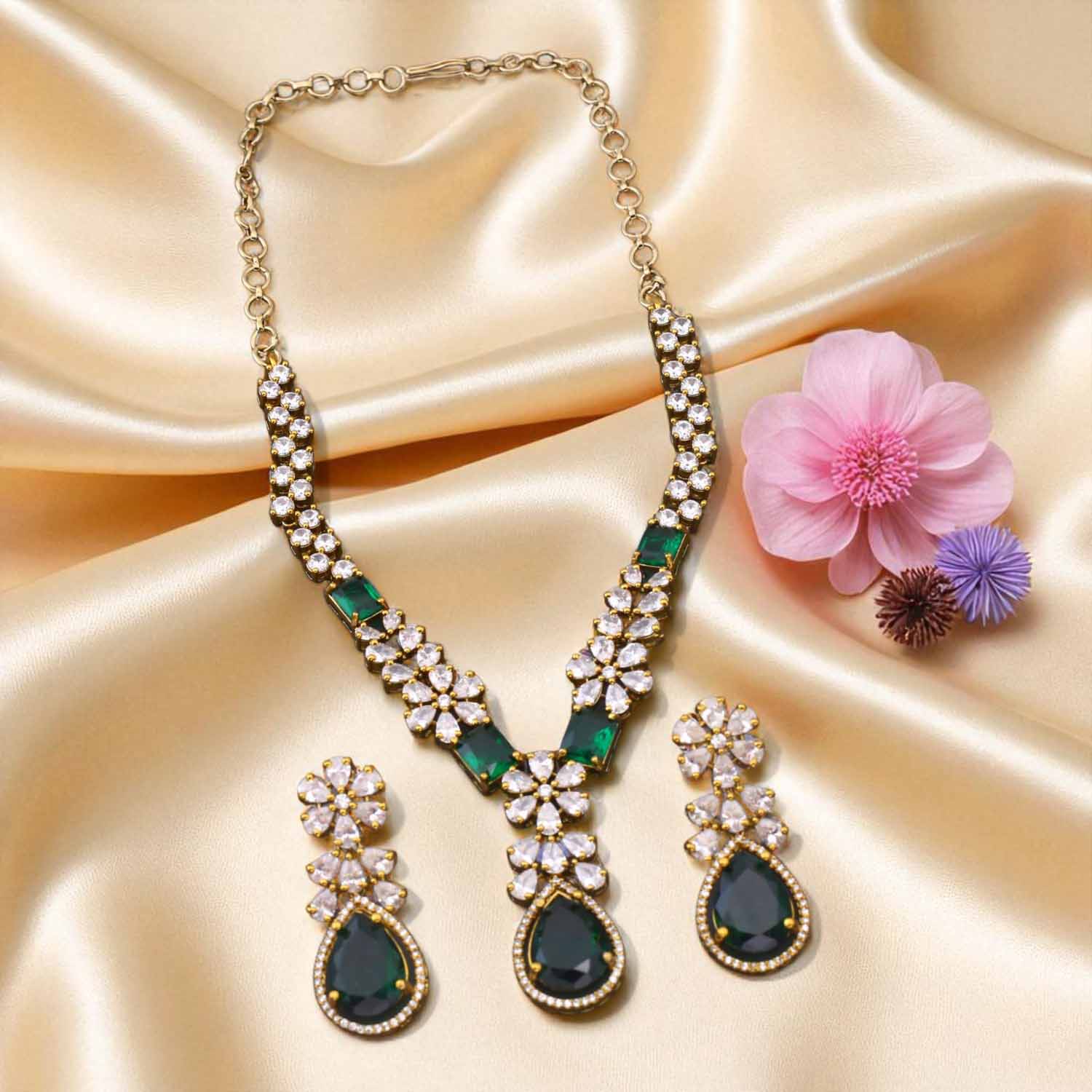 Emerald Aamber Victorian Jewellery Set - New Arrival - Image 3