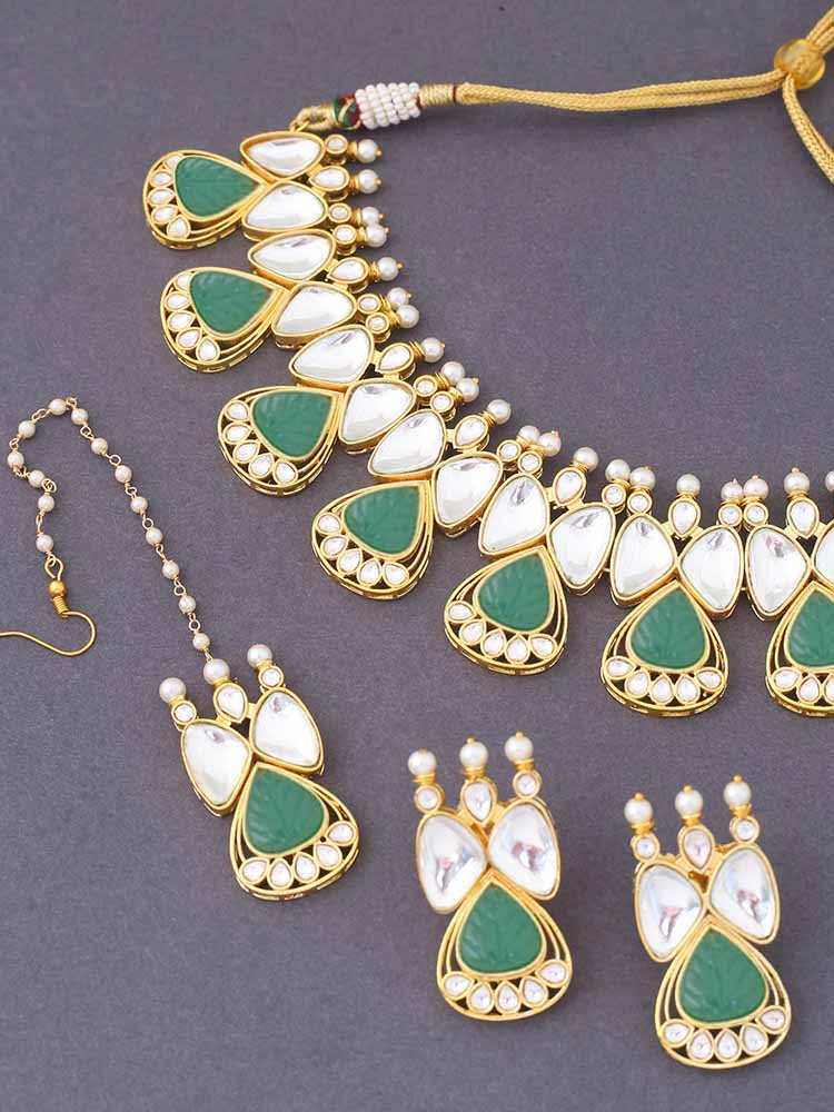 Emerald Aarlish Kundan Jewellery Set - Image 4