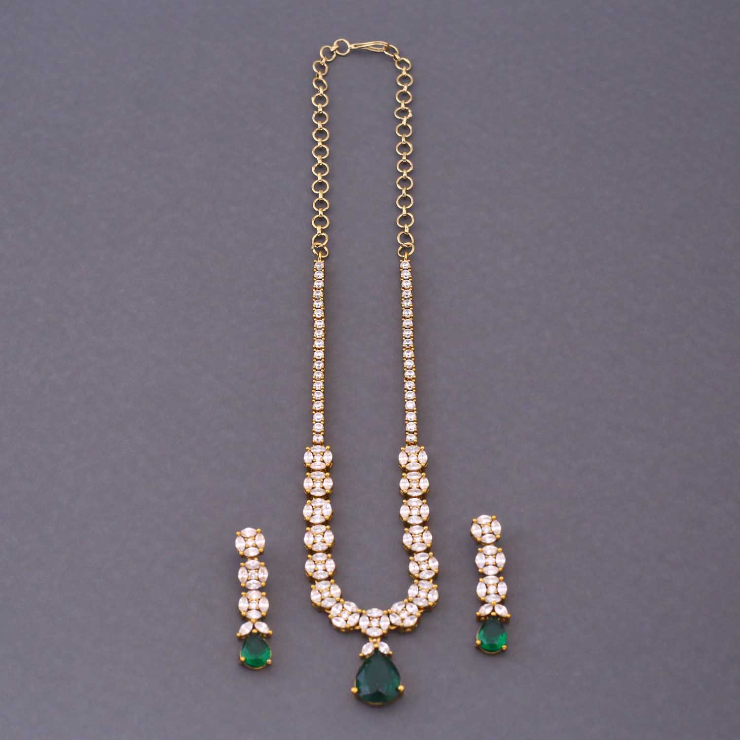 Emerald Aayina Victorian Jewellery Set - New Arrival - Image 4