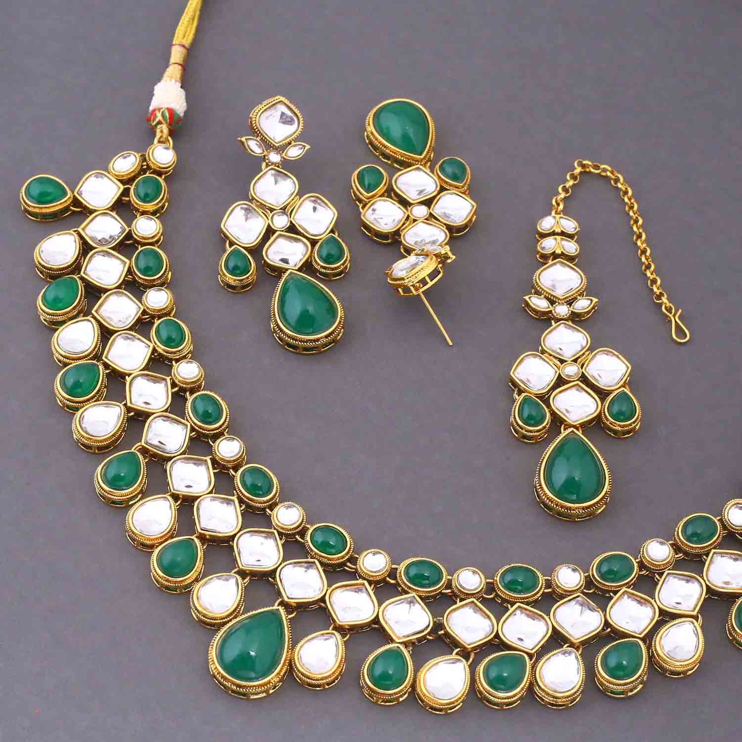 Emerald Ahlami Kundan Jewellery Set - Image 5