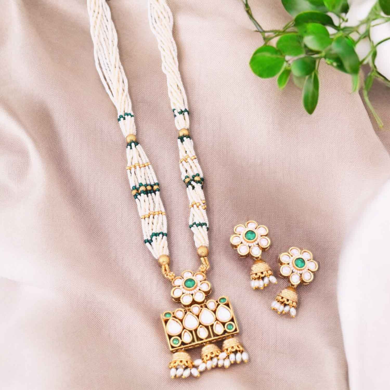 Emerald Akshara Antique Rajwadi Set