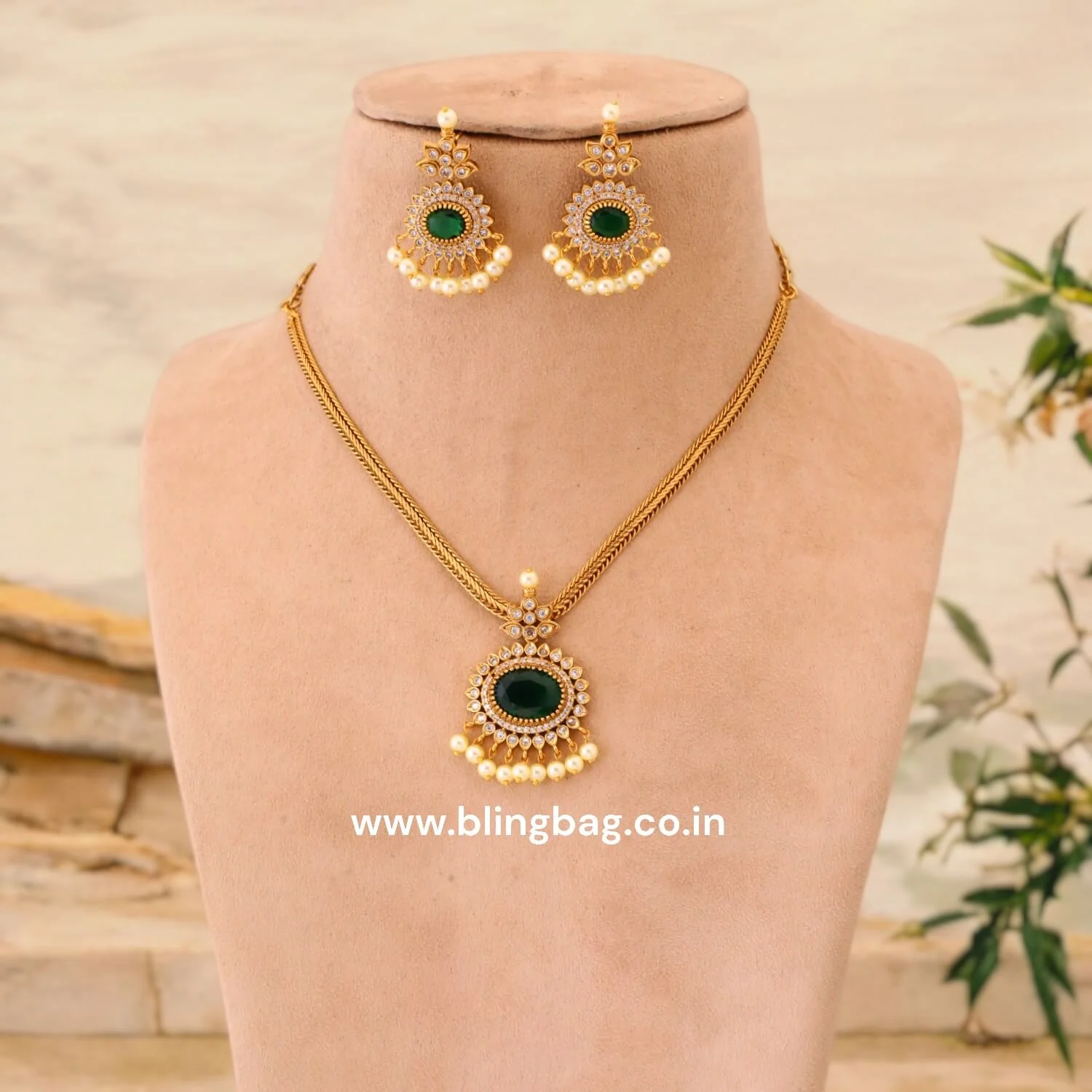 Emerald Anora Antique Jewellery Set - New Arrival - Image 2