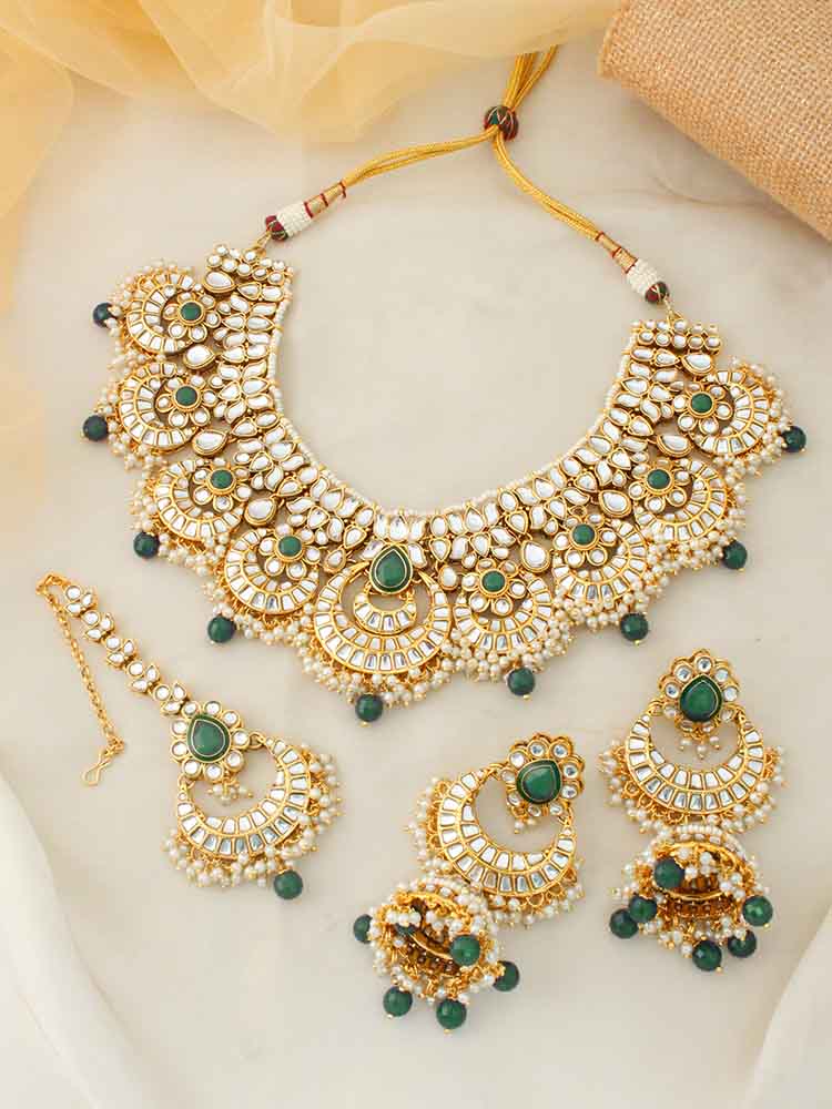 Emerald Aruna Jewellery Set - Image 2