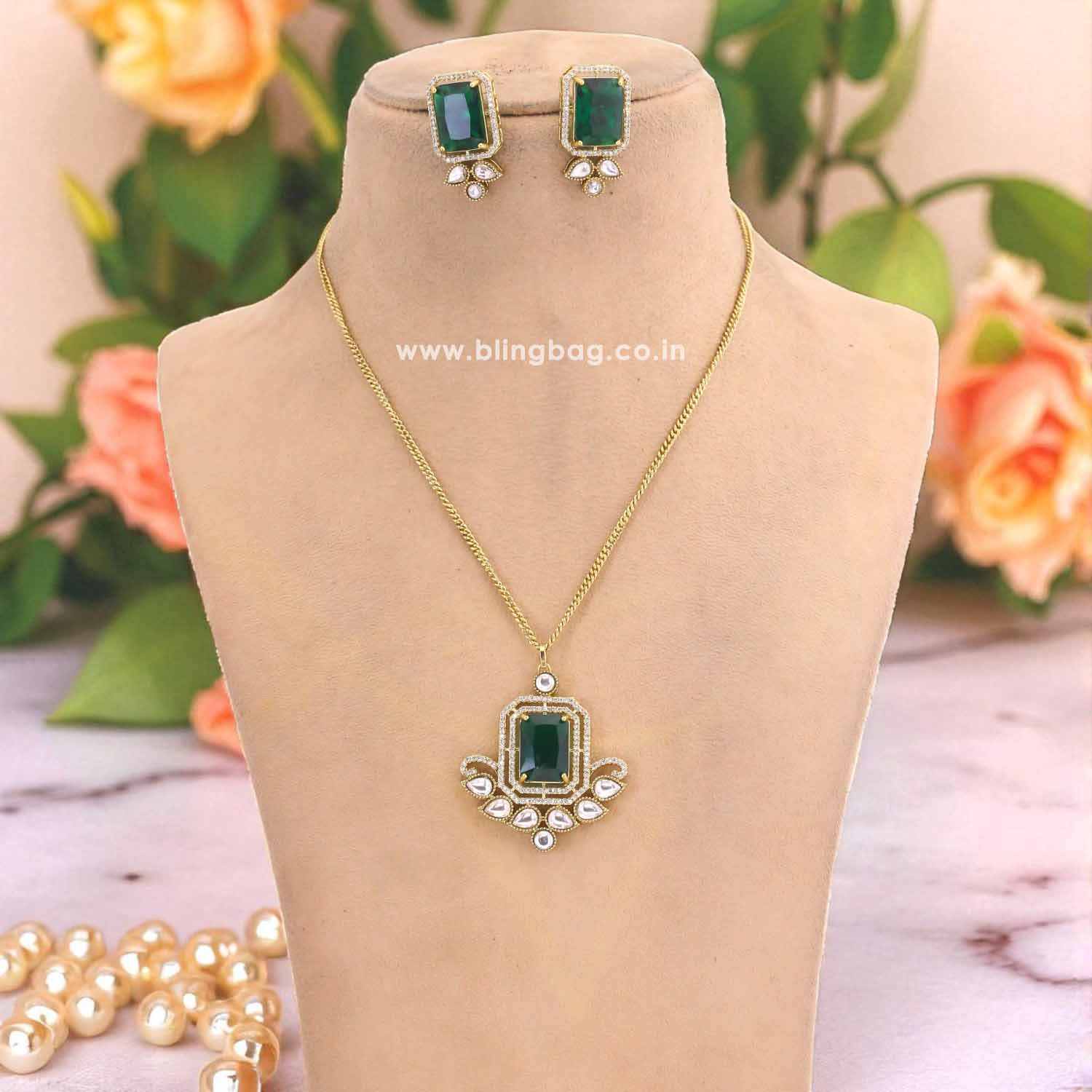 Emerald Belliora Pendant Set - Image 3