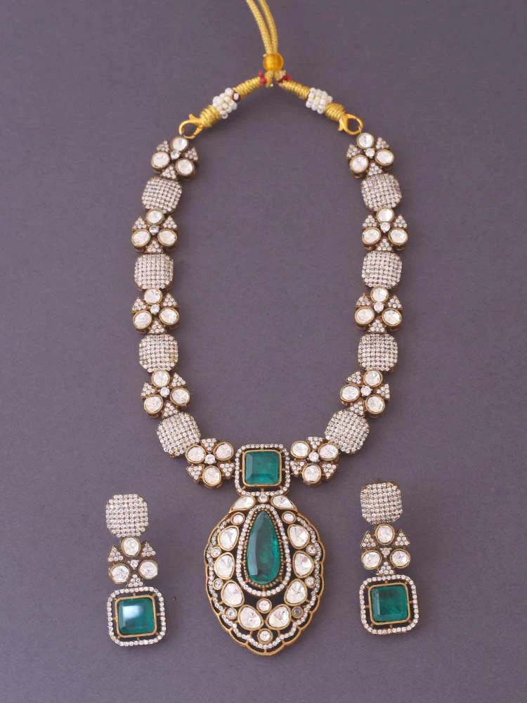 Emerald Bessie Zirconia Jewellery Set - Image 3