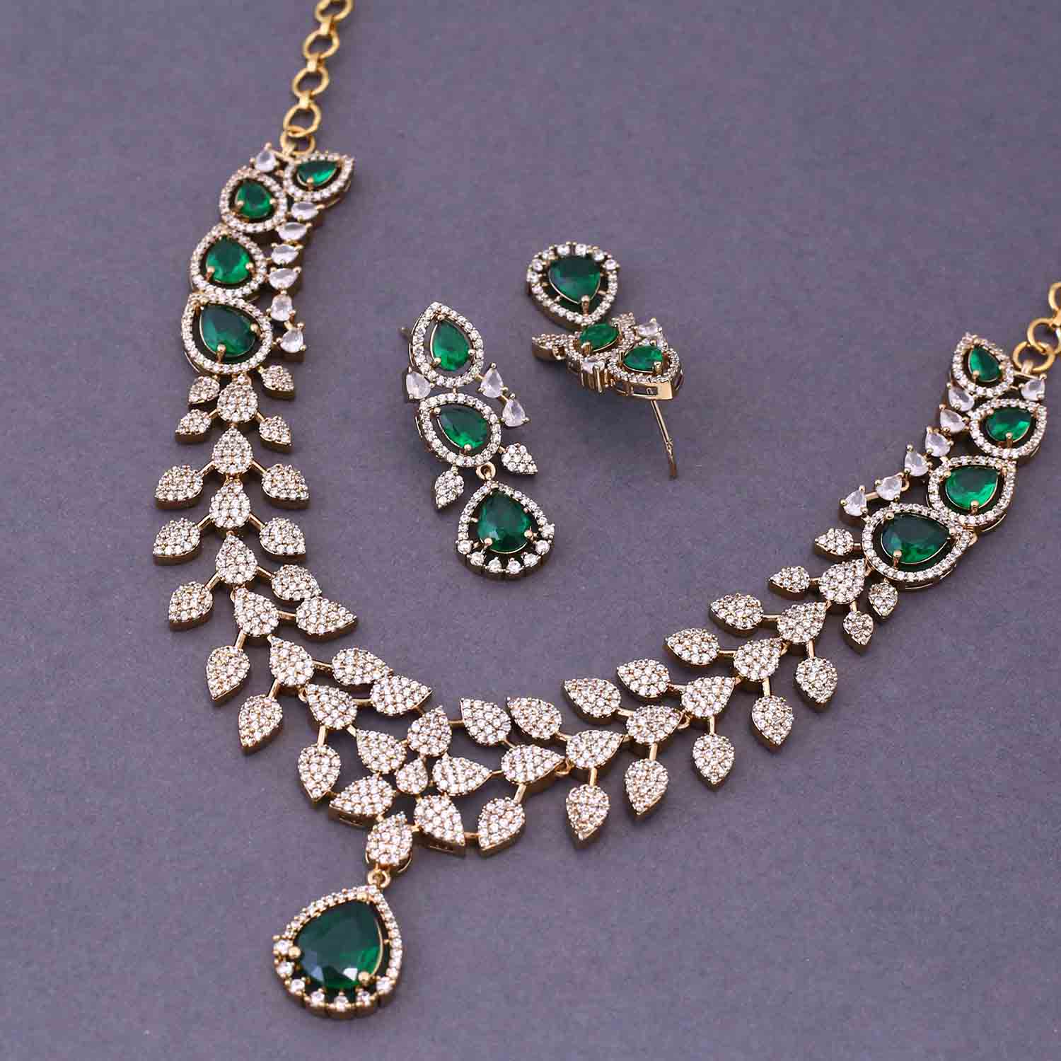 Emerald Branka Victorian Jewellery Set - New Arrival - Image 5