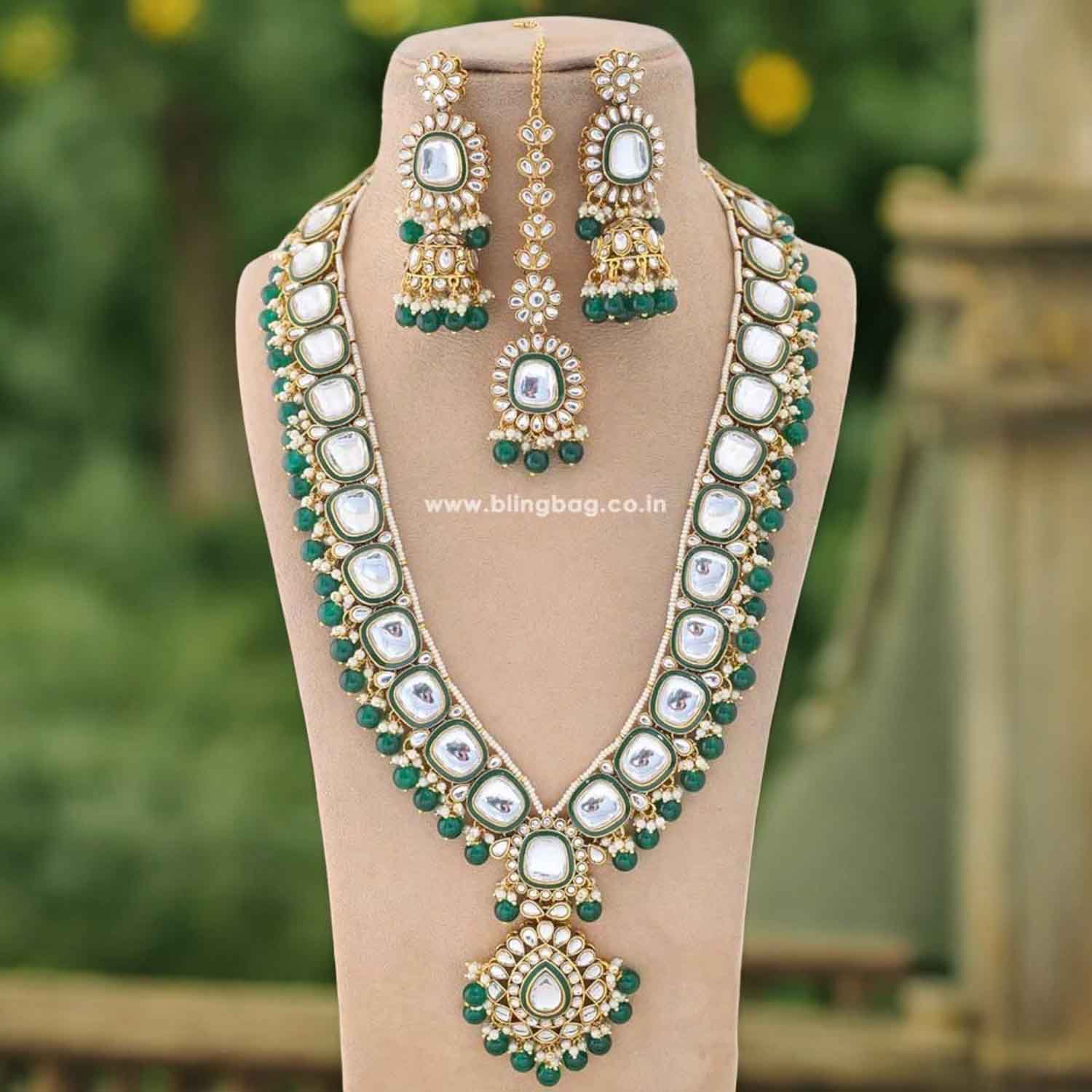 Emerald Dharuna Kundan Jewellery Set