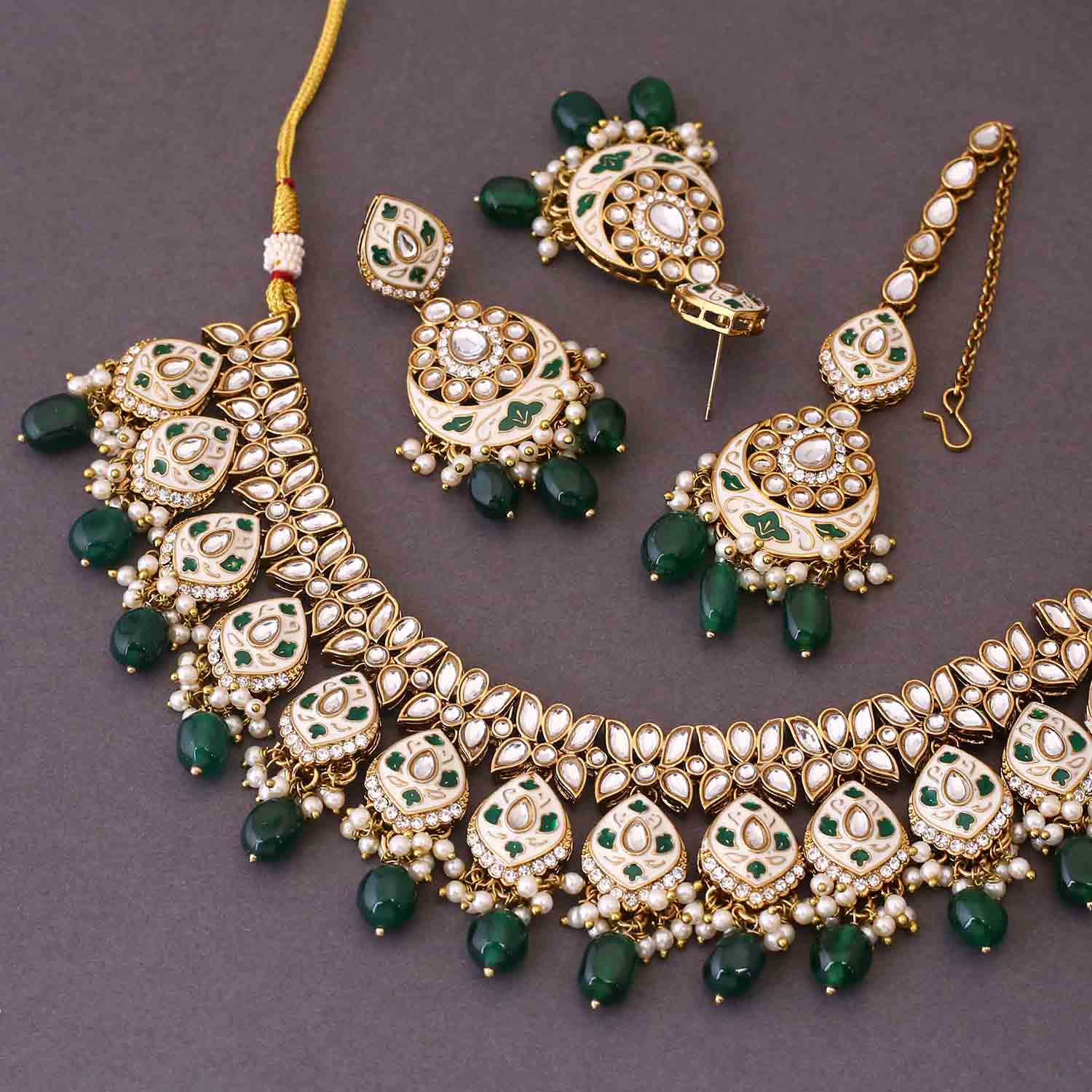 Emerald Dharvi Kundan Jewellery Set - Image 4