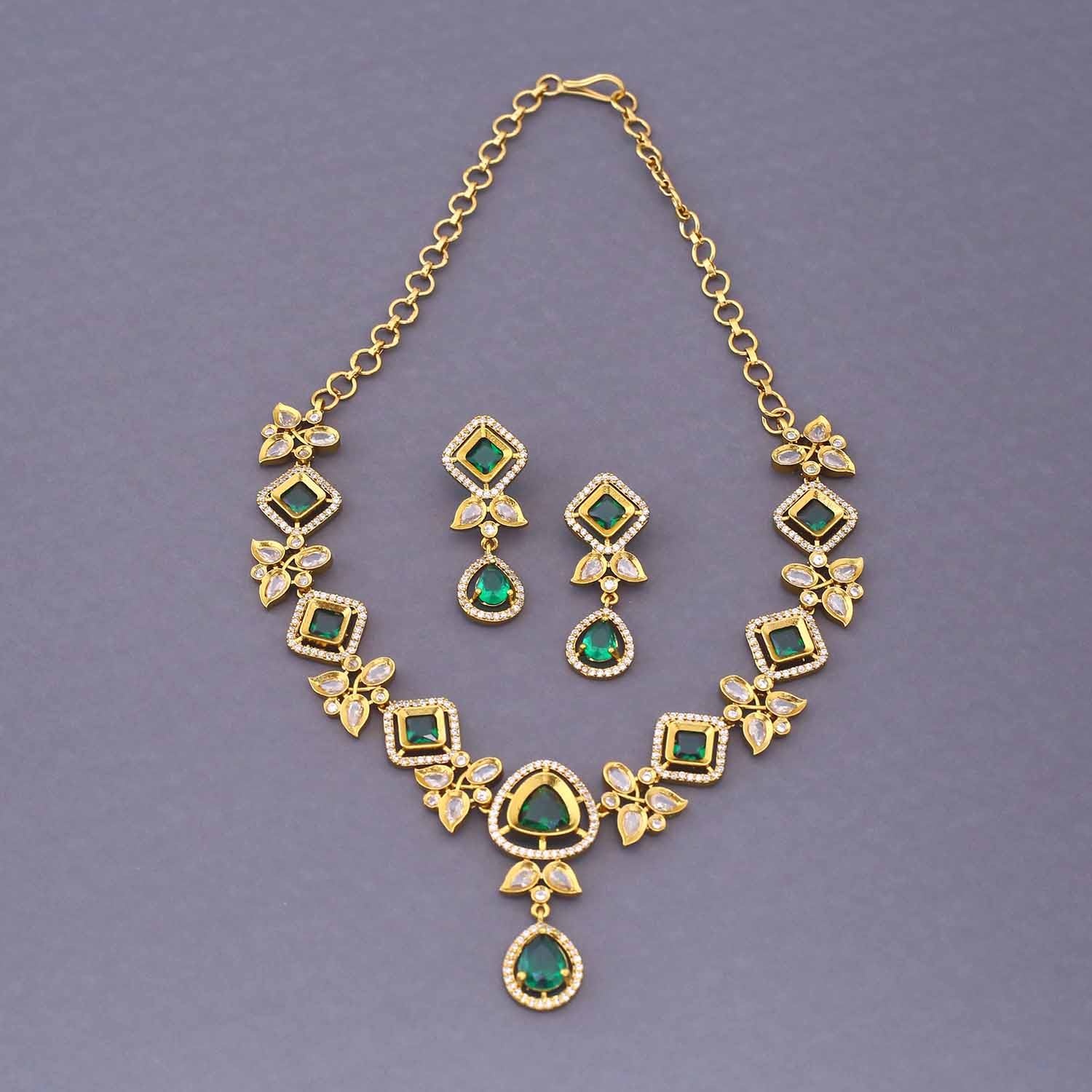 Emerald Diar Victorian Jewellery Set- New Arrival - Image 3