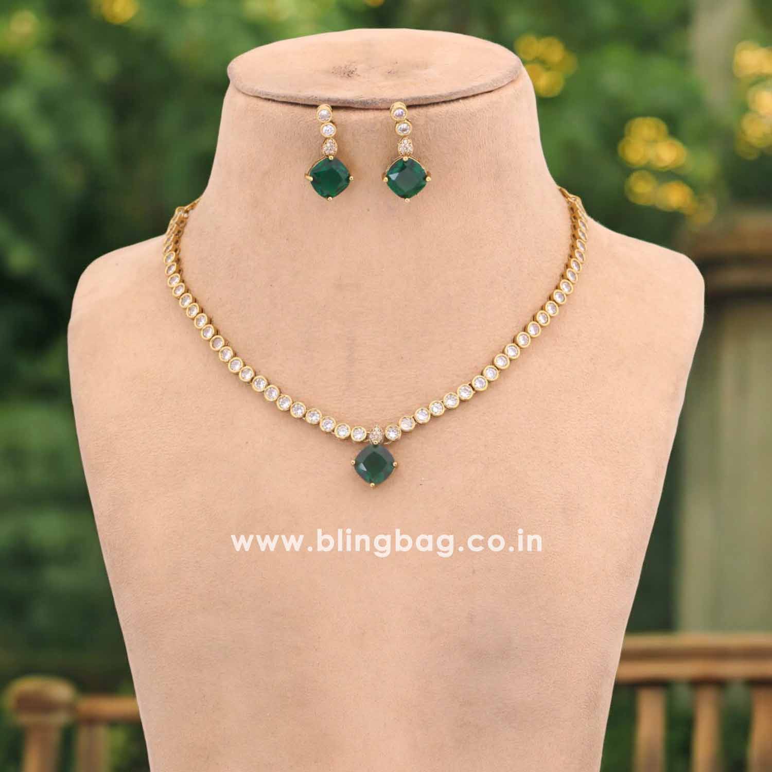 Emerald Hazilla Victorian Jewellery Set - New Arrival - Image 3