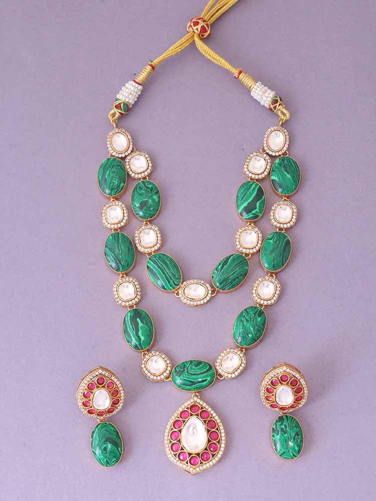 Emerald Jiyana Kundan Jewellery Set - Image 3