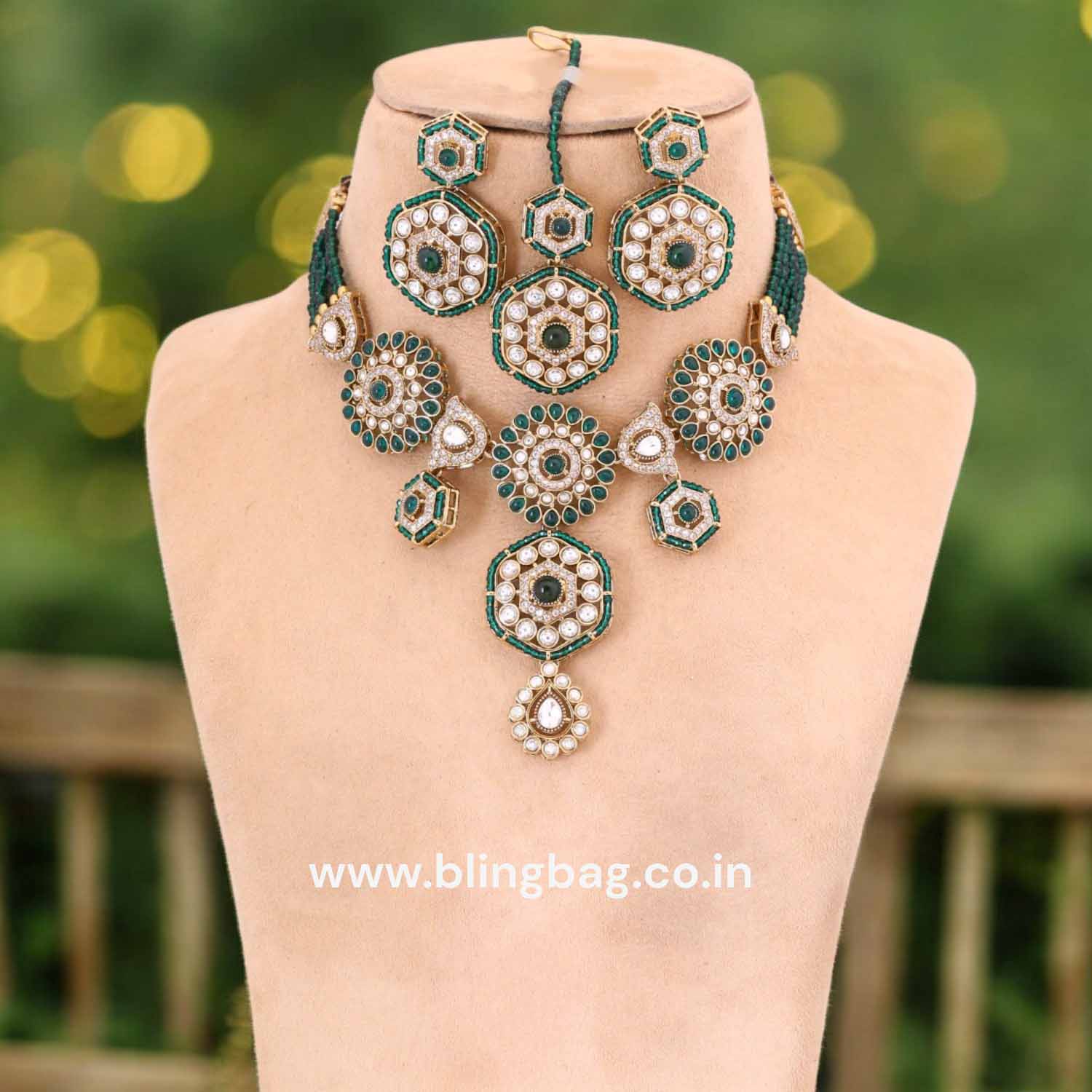 Emerald Josefina Kundan Jewellery Set - Image 2