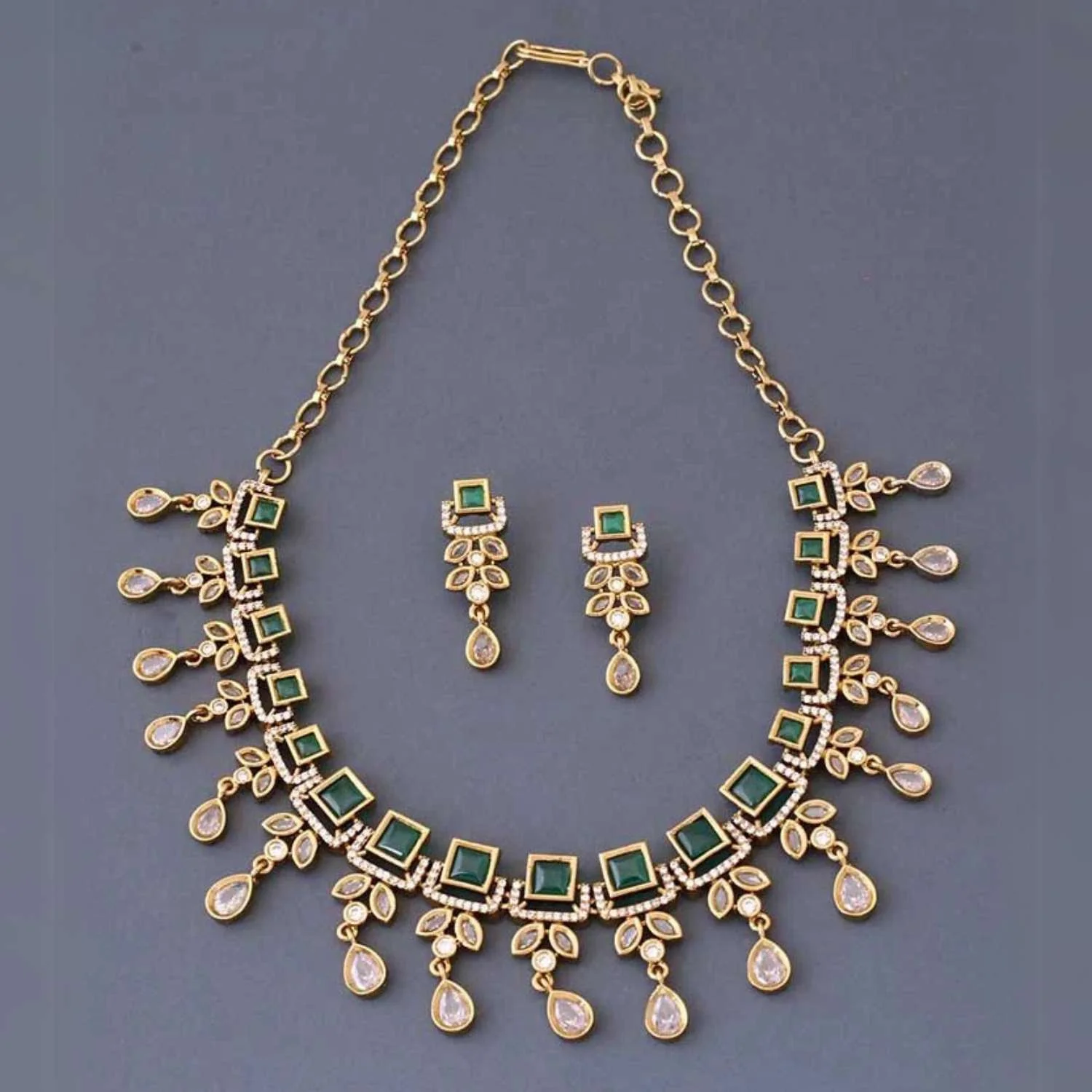Emerald Katarina Victorian Jewellery Set - New Arrival - Image 4