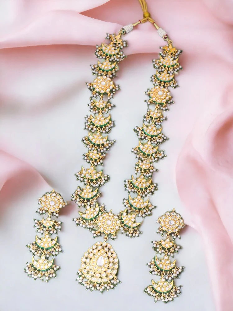 Emerald Kinza Jewellery Set - Image 2