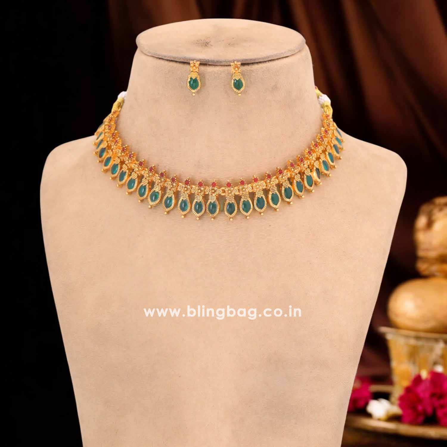 Emerald Krivya Antique Jewellery Set - New Arrival - Image 2