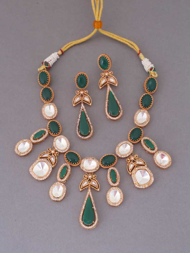 Emerald Nayanthara Kundan Jewellery Set - Image 3