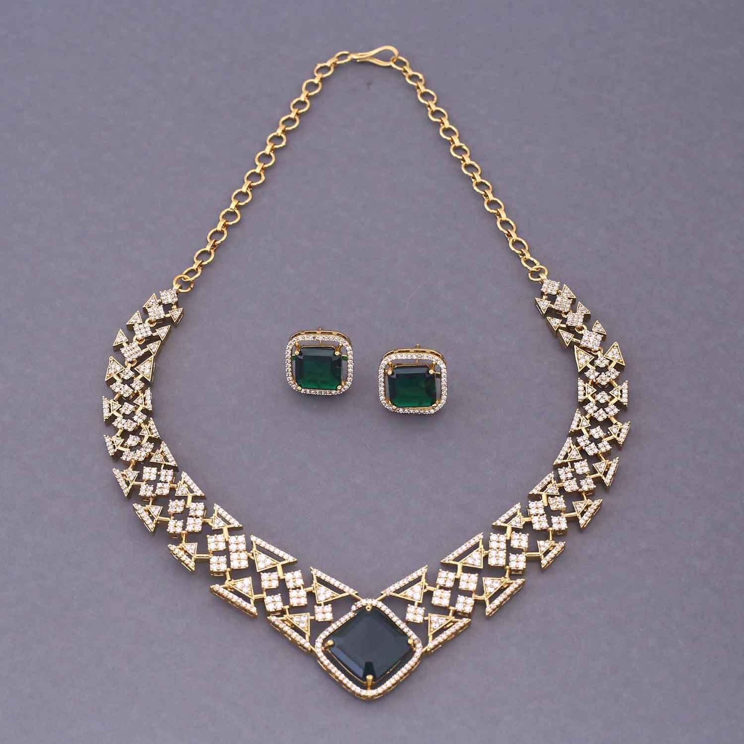 Emerald Oblivion Victorian Jewellery Set - New Arrival - Image 3
