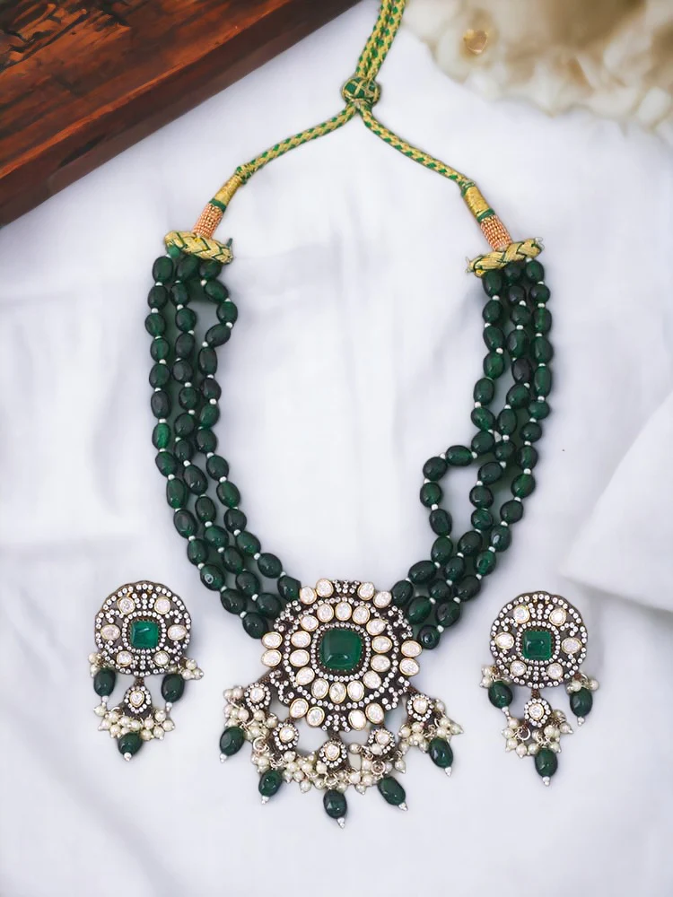 Emerald Poppy Jewellery Set - Image 3