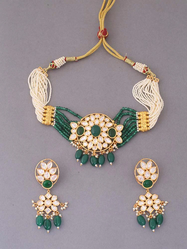 Emerald Ruban Kundan Jewellery Set - Image 4