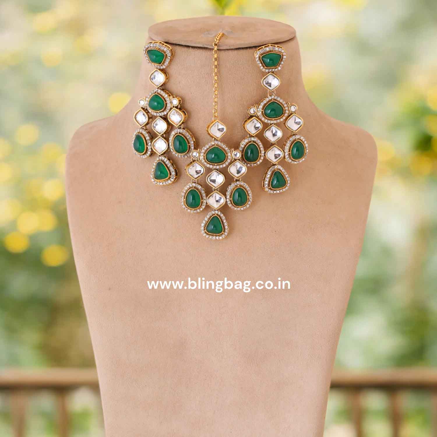 Emerald Samiya Kundan Jewellery Set - Image 3