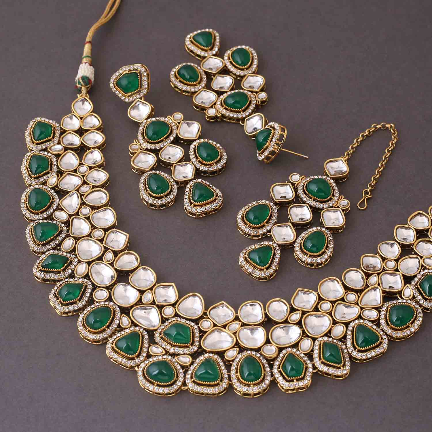 Emerald Samiya Kundan Jewellery Set - Image 4