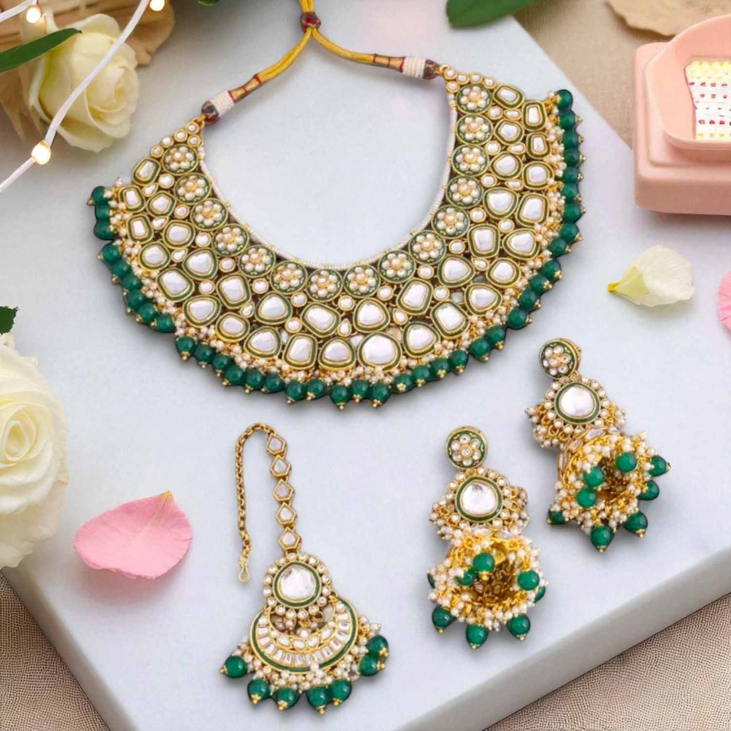 Emerald Sangmesh Kundan Jewellery Set - Image 2