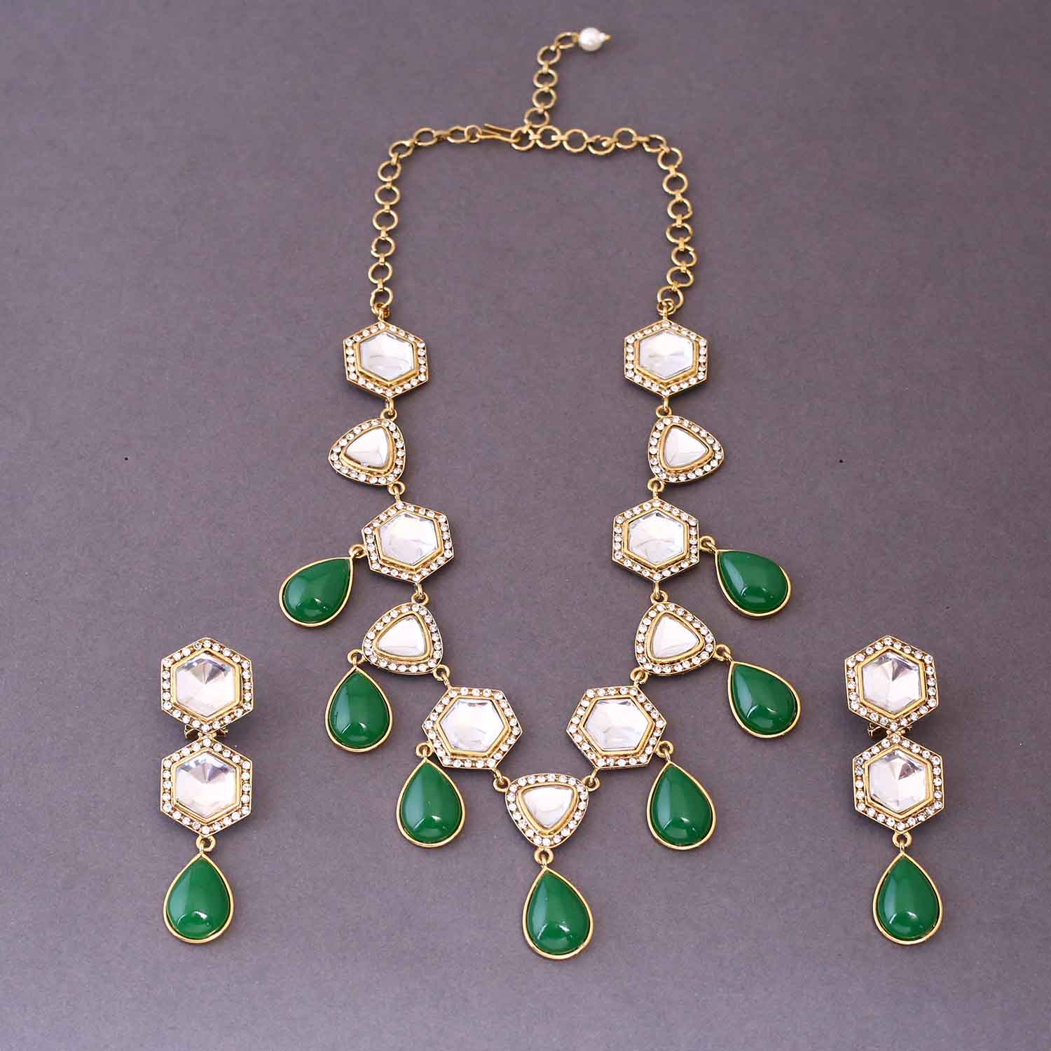 Emerald Siyana Kundan Jewellery Set - Image 3