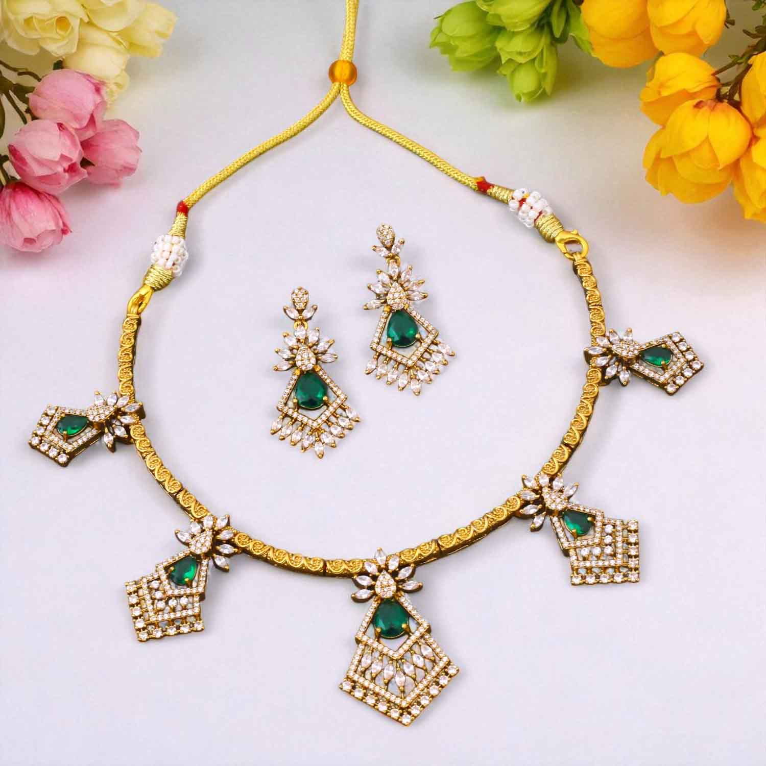 Emerald Solenne Victorian Jewellery Set - New Arrival - Image 2