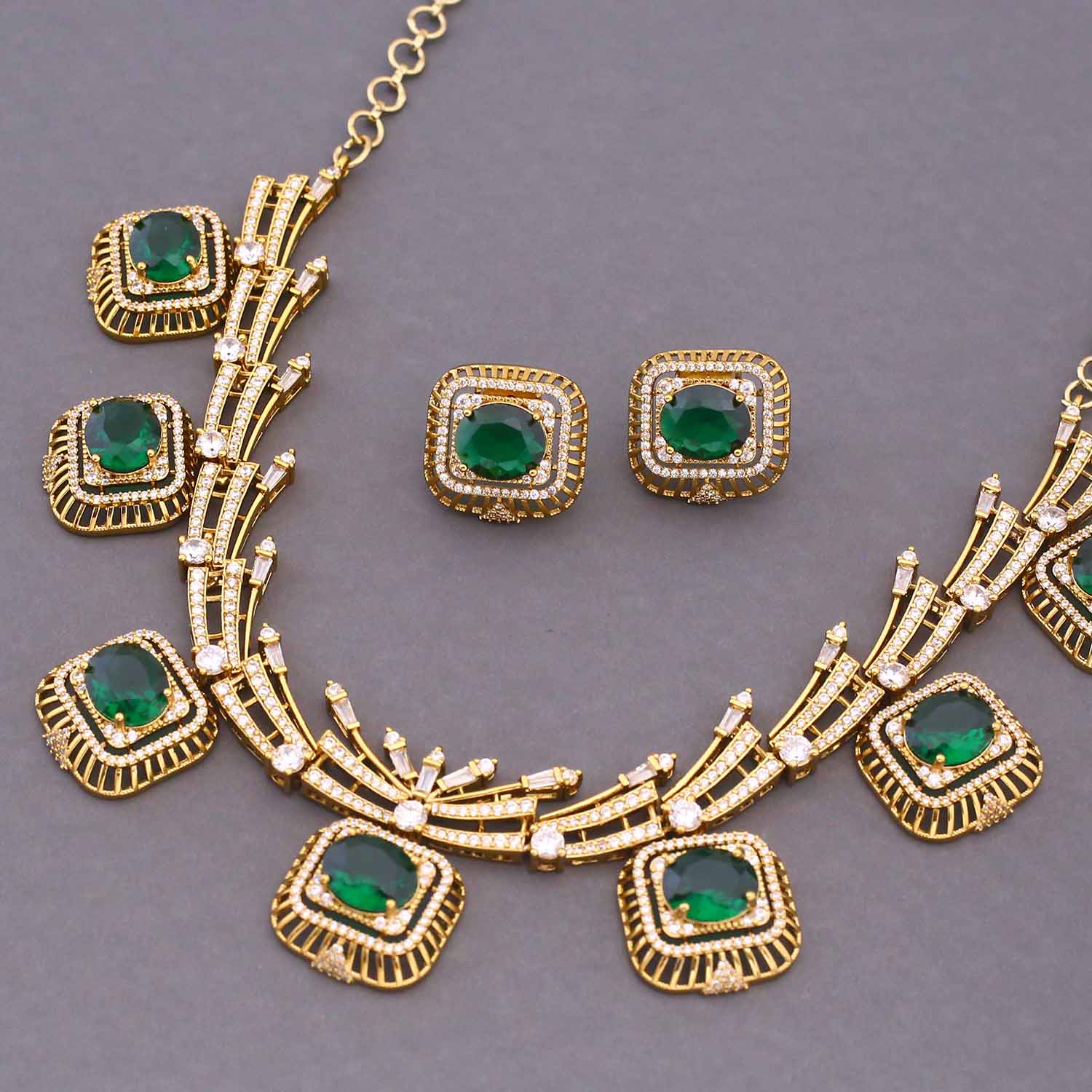 Emerald Syaami Victorian Jewellery Set - New Arrival - Image 5