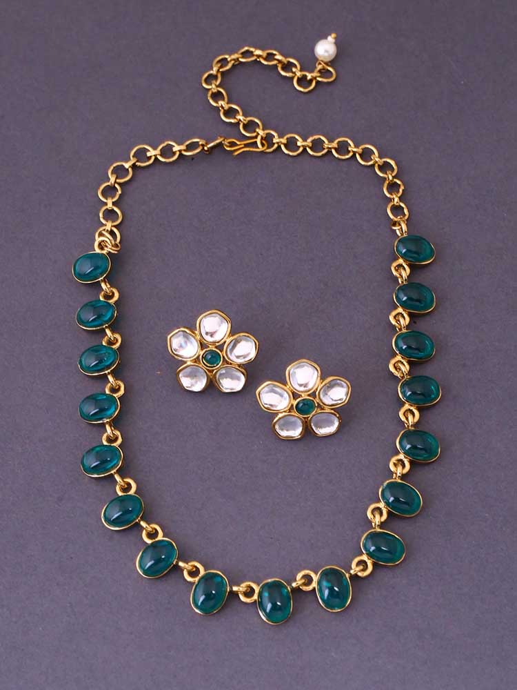 Emerald Tulsikaa Kundan Jewellery Set - Image 3