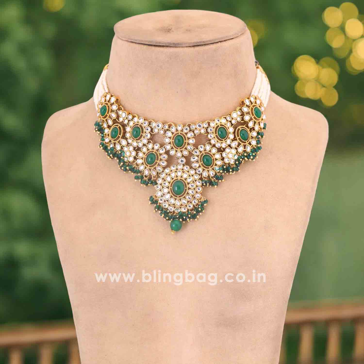 Emerald Vidhuta Kundan Jewellery Set - Image 2