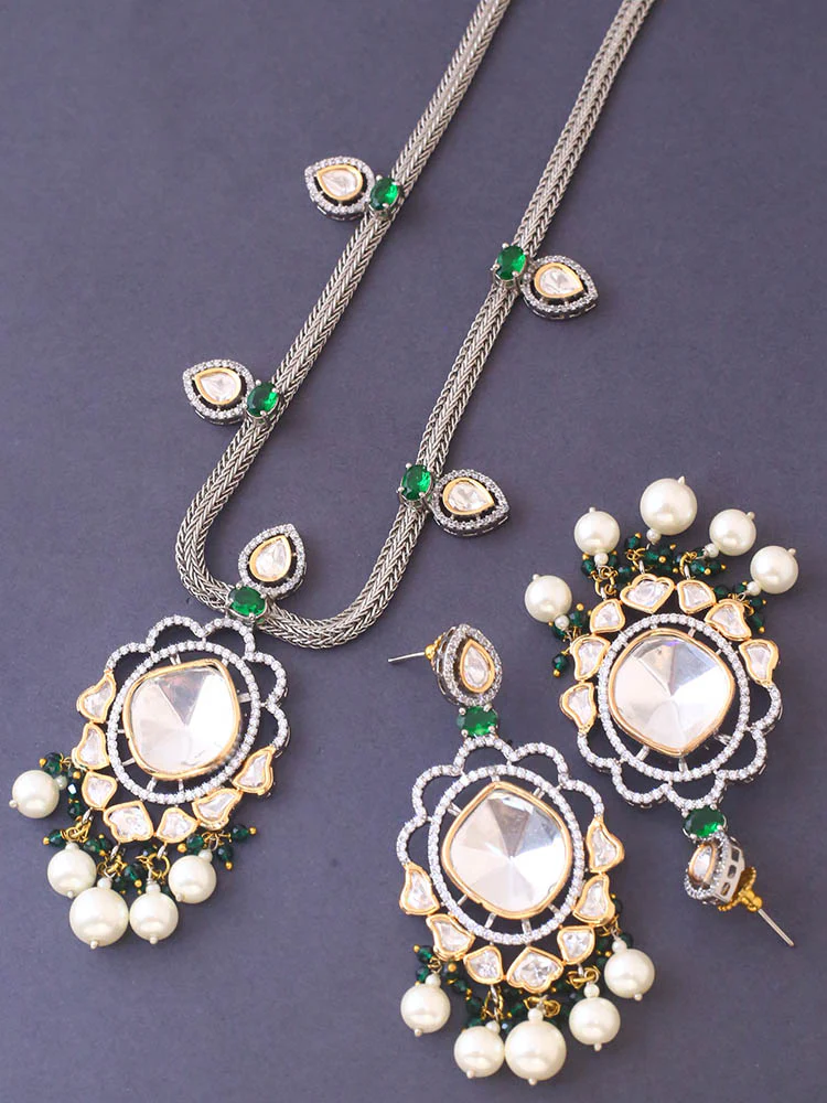 Emerald Vrusti Jewellery Set - Image 4