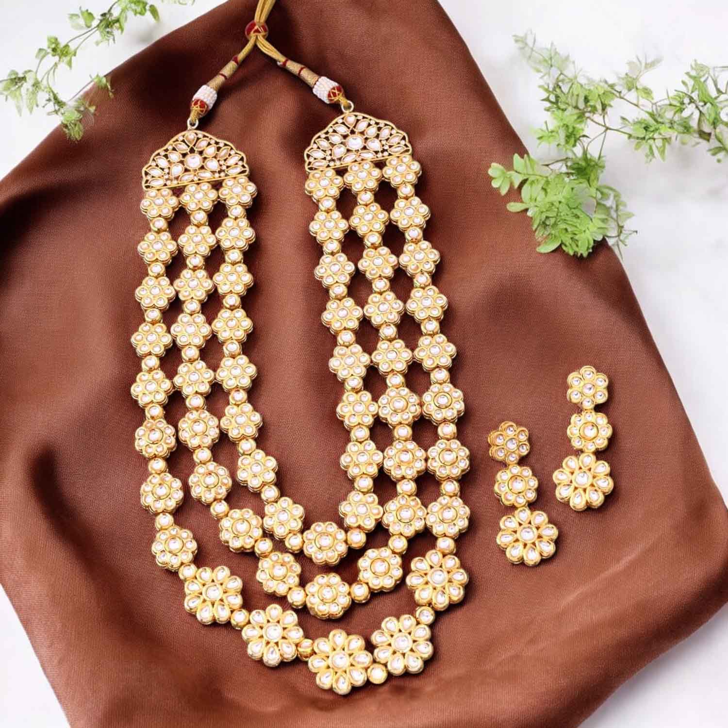 Golden Aabheri Kundan Jewellery Set - Image 2