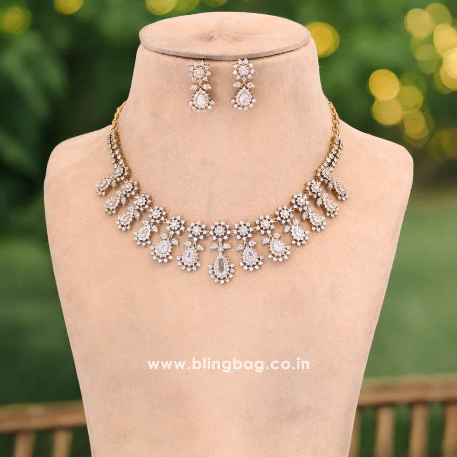 Golden Arlina Victorian Jewellery Set - New Arrival - Image 2