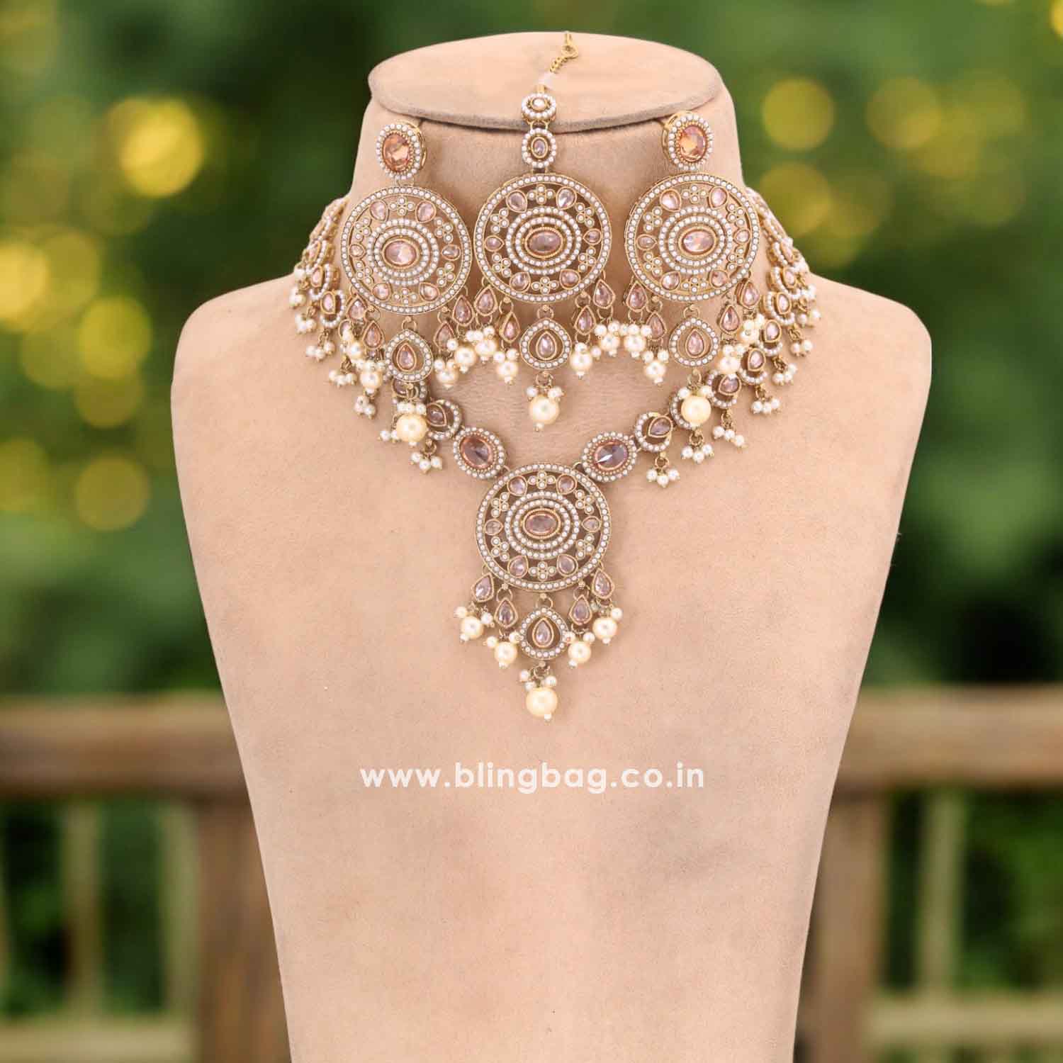 Golden Avashthi Kundan Jewellery Set - Image 2