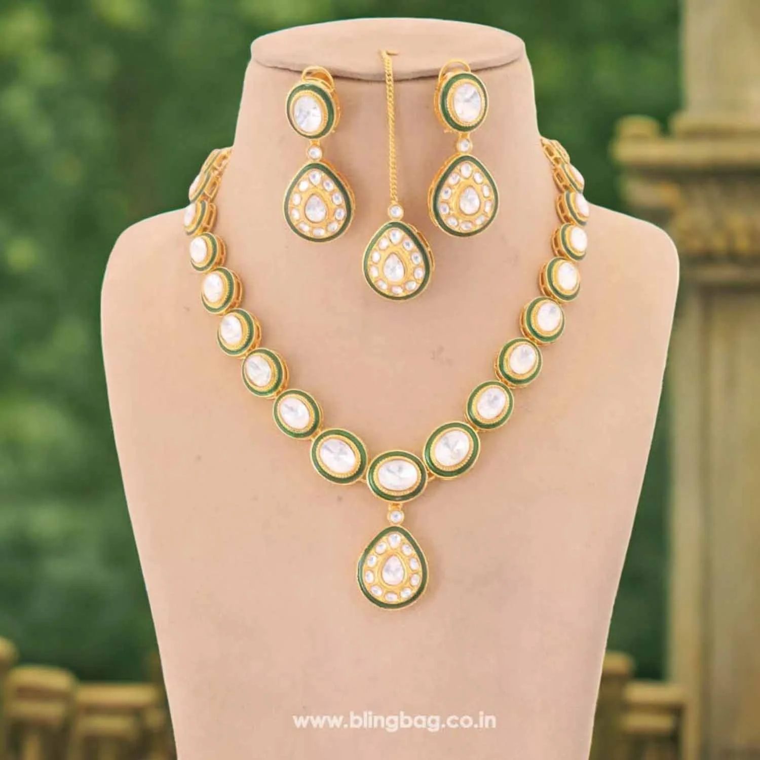 Golden Beatrix Kundan Jewellery Set