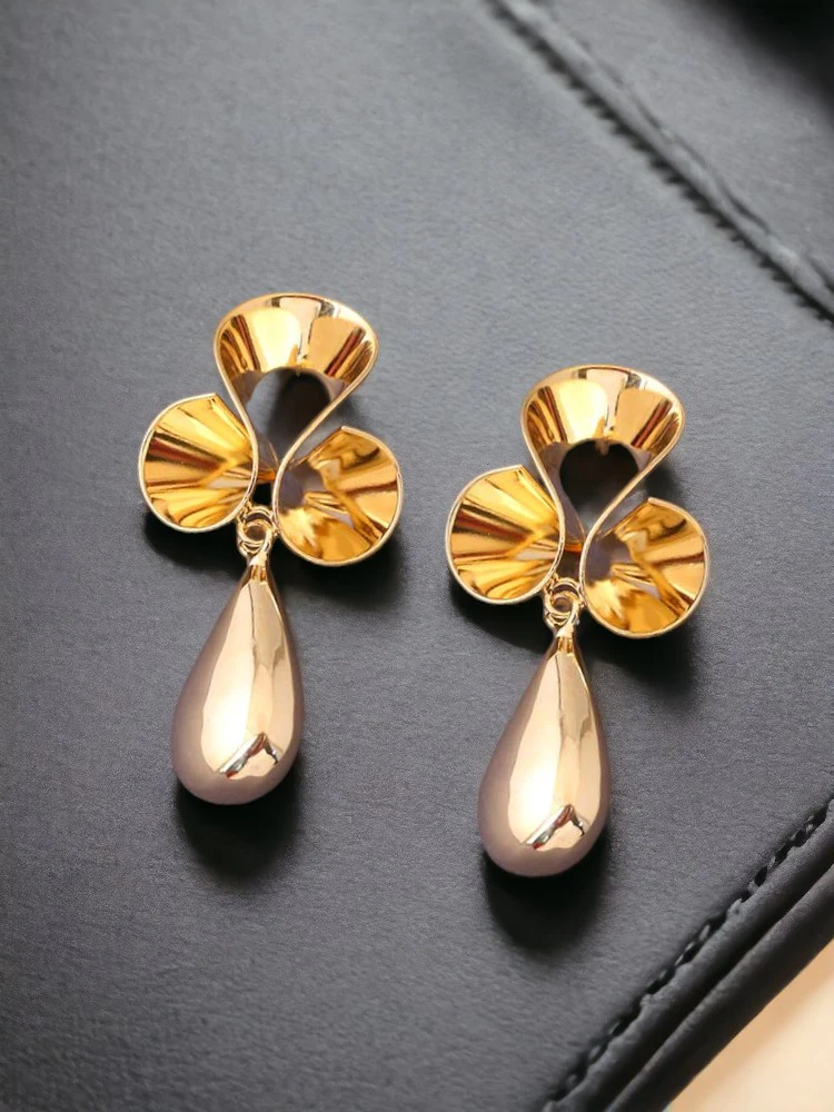 Golden Darlene Danglers