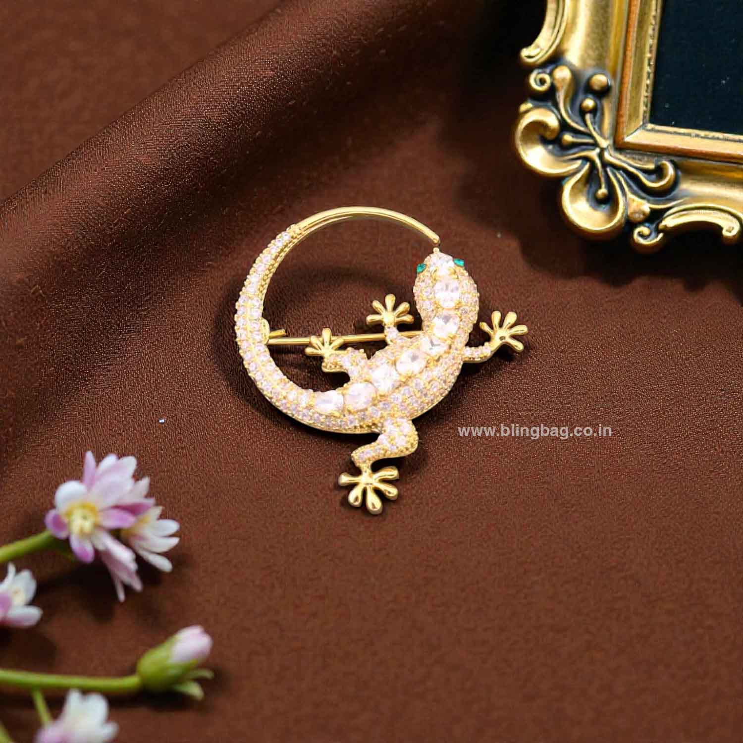 Golden Desert Gecko Brooch - Image 2
