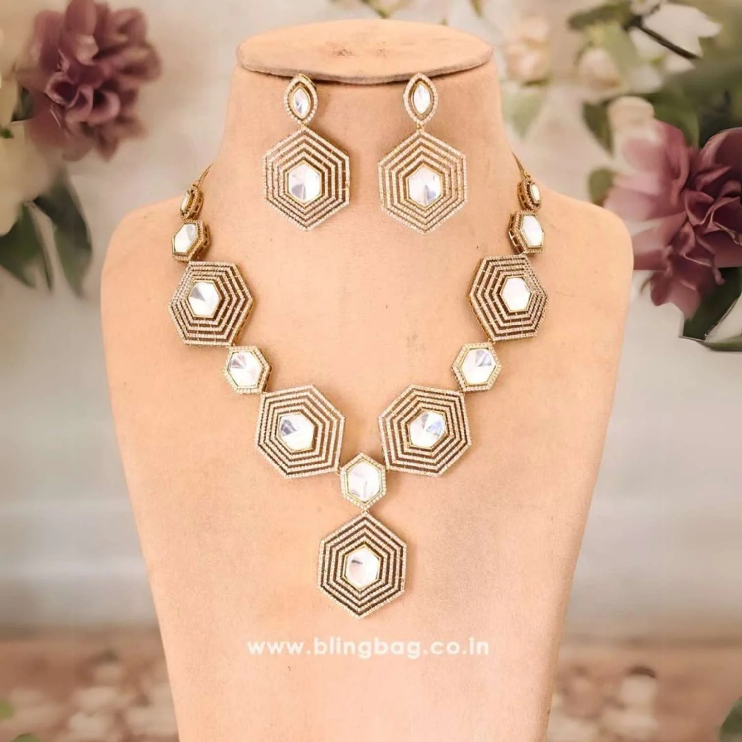 Golden Eroth Victorian Jewellery Set - New Arrival - Image 3