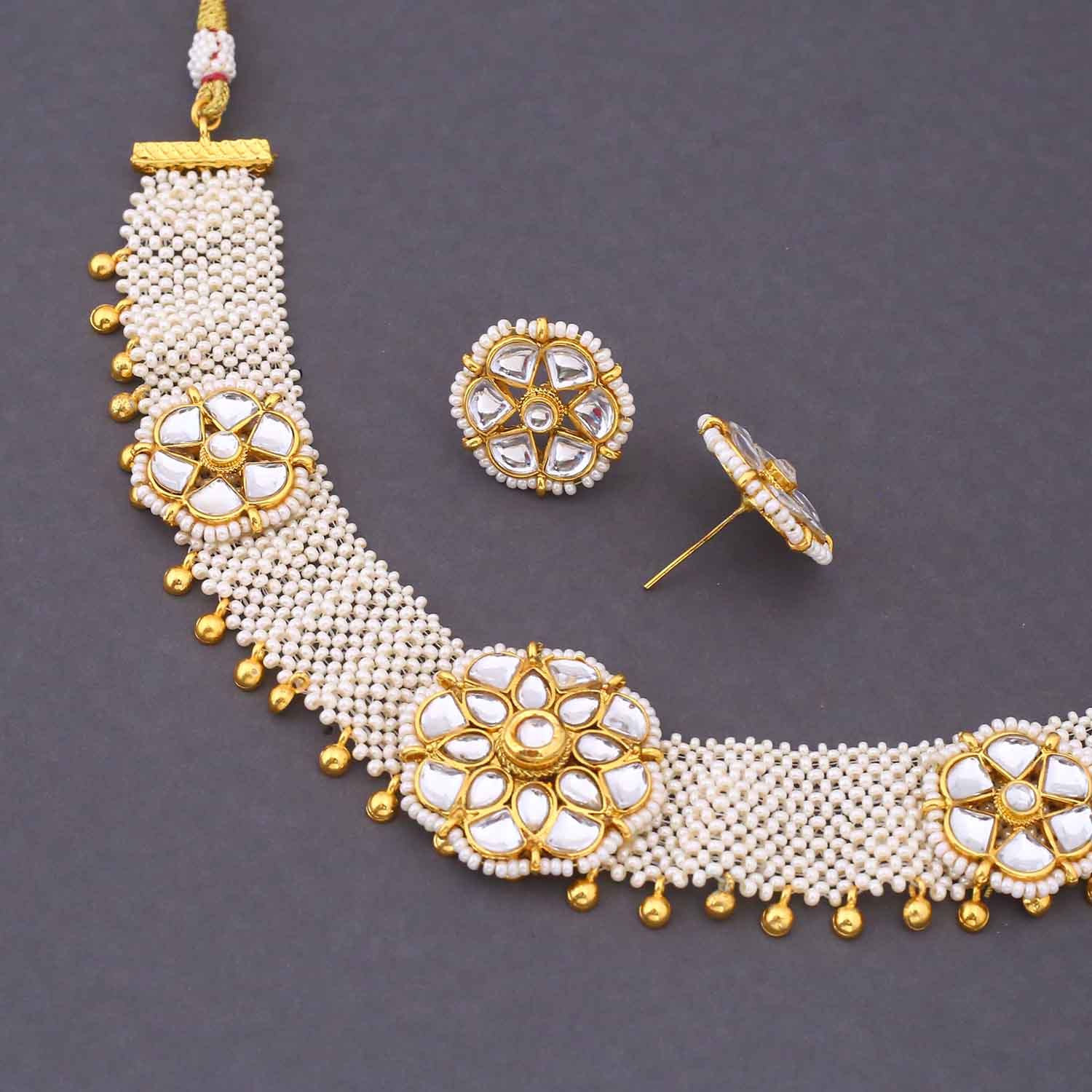 Golden Kriti Kundan Jewellery Set - Image 5