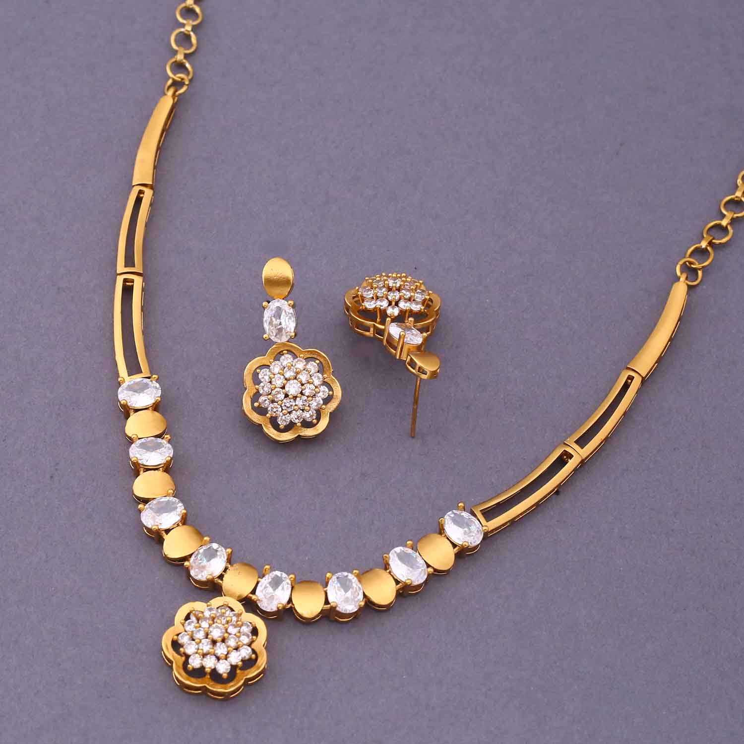 Golden Mehree Hasli Victorian Jewellery Set - New Arrival - Image 4