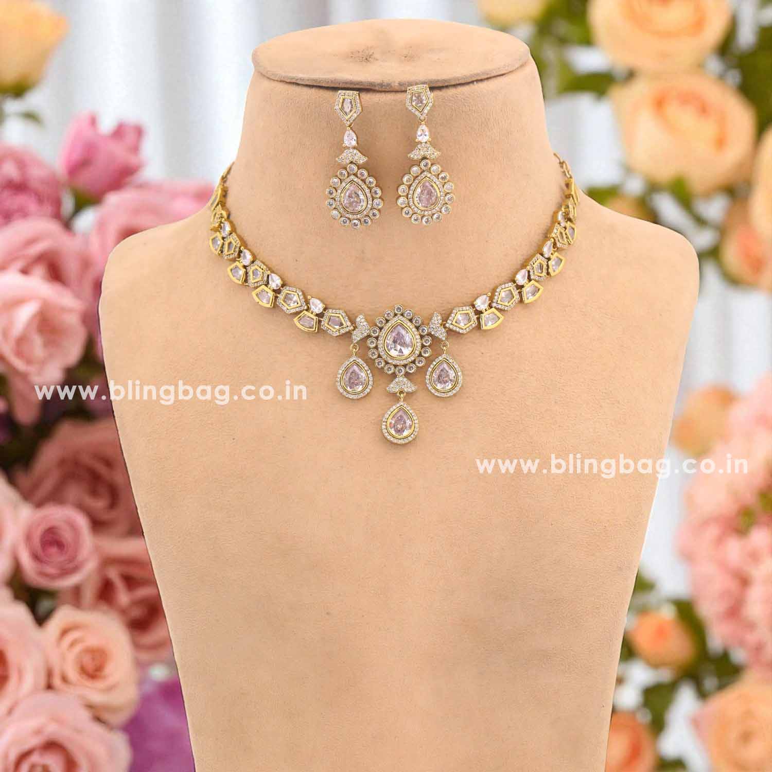 Golden Miratta Victorian Jewellery Set - New Arrival - Image 3
