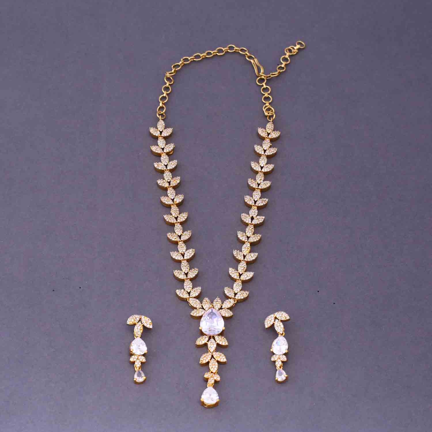 Golden Mirjana Victorian Jewellery Set - New Arrival - Image 3