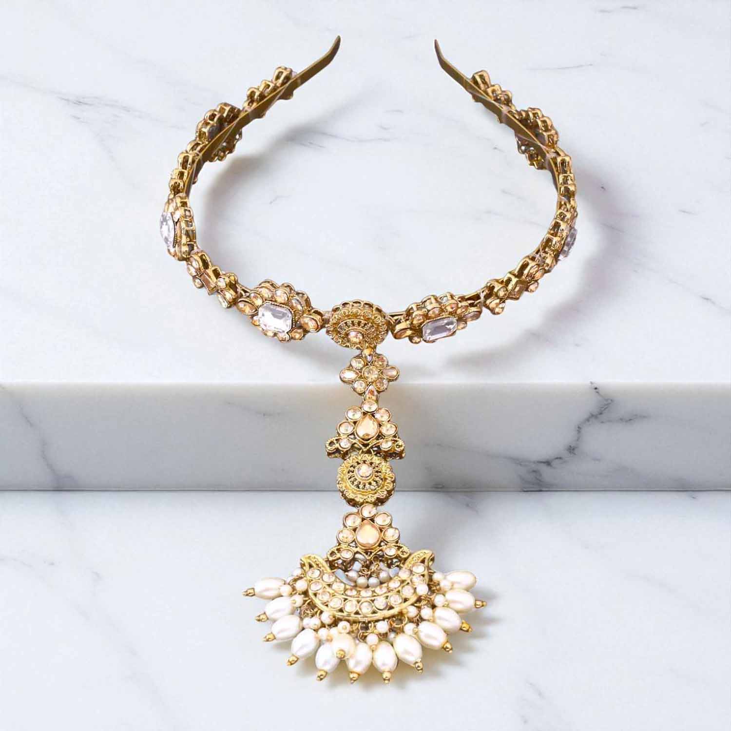 Golden Piyana Hairband With Tikka - Image 2