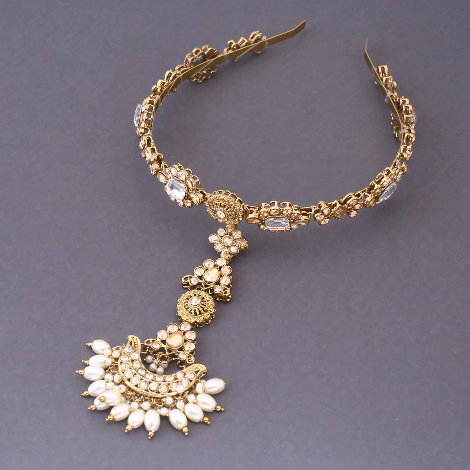 Golden Piyana Hairband With Tikka - Image 4