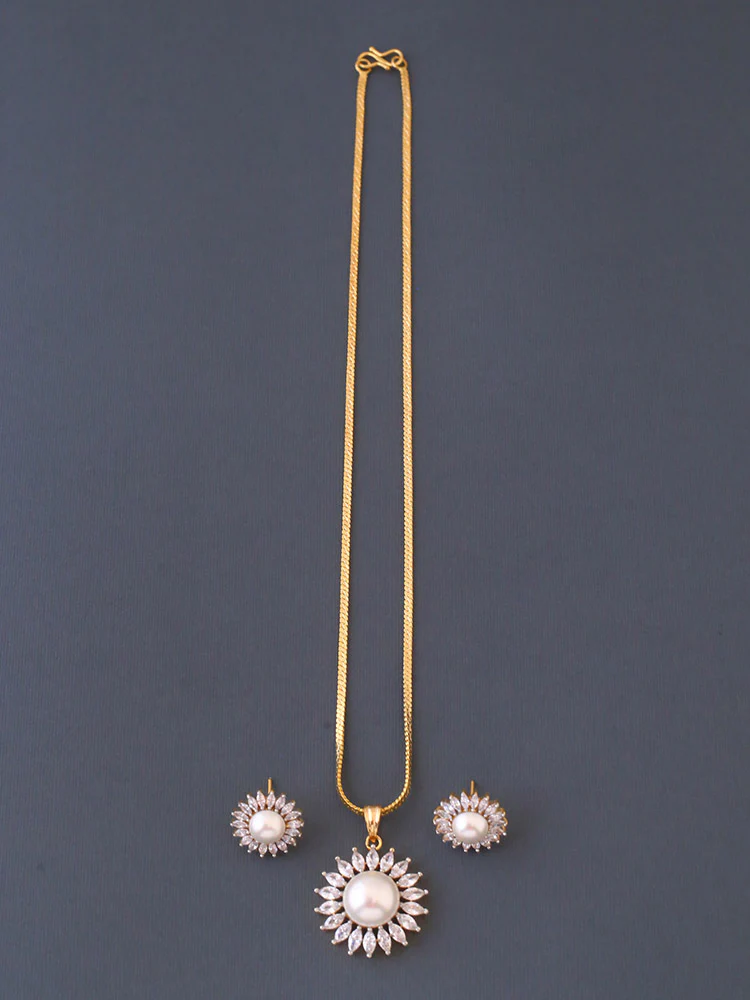 Golden Reese Pendant Set - Image 3