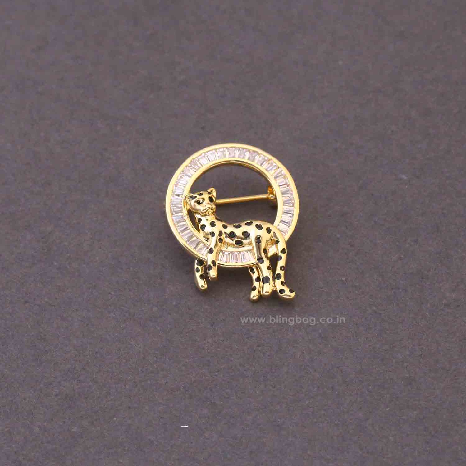 Golden Ring Cat Brooch - Image 3