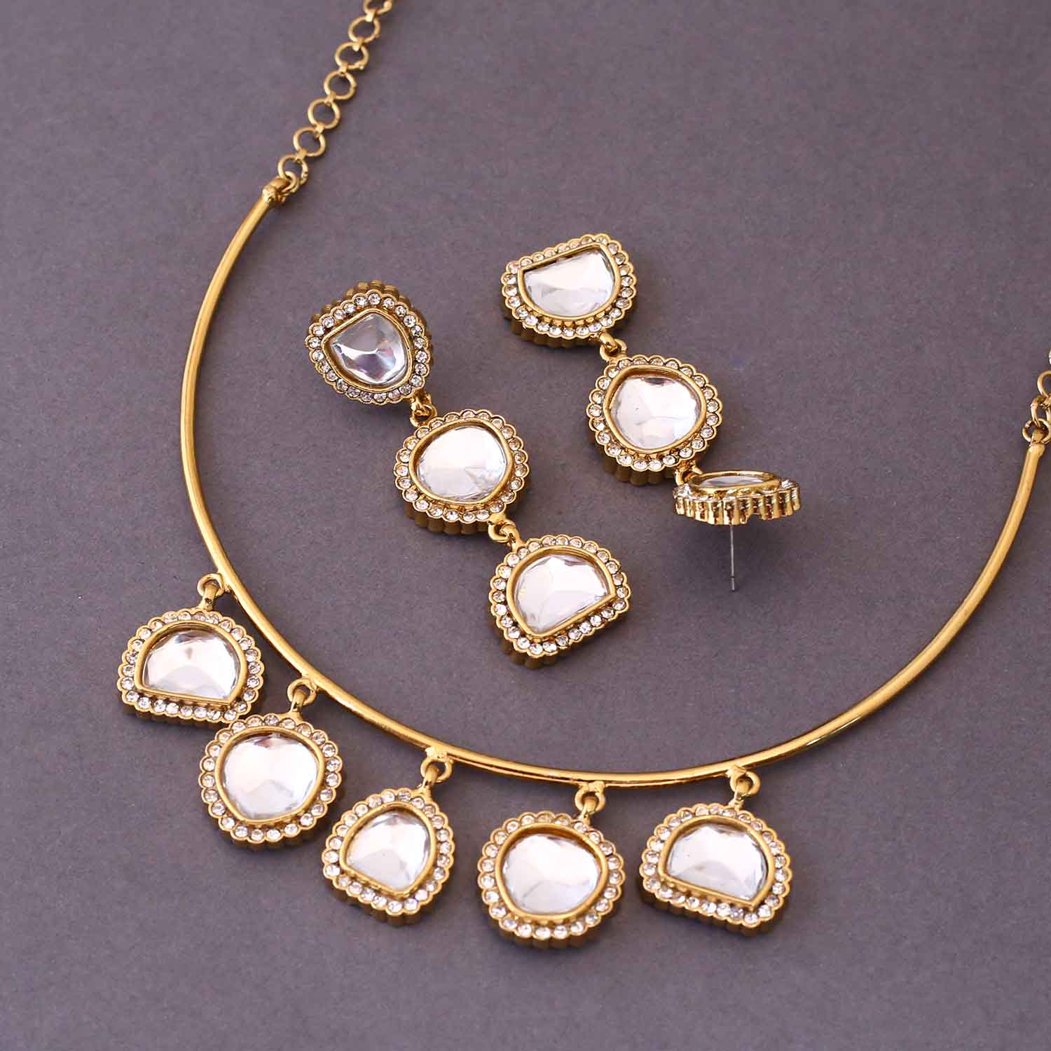 Golden Rua Hasli Kundan Jewellery Set - Image 4